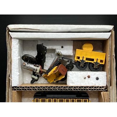 37 - Triang Stephensons Rocket and three coaches
(250g)
Locomotive in pieces (Poor) with wagon (Fair)
and... 