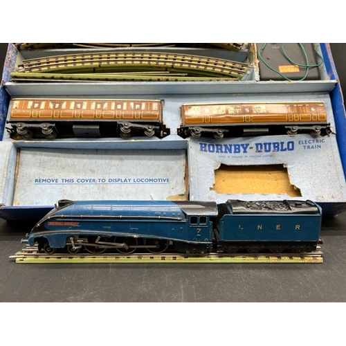 131 - Hornby Dublo EDP1 Passenger Train 