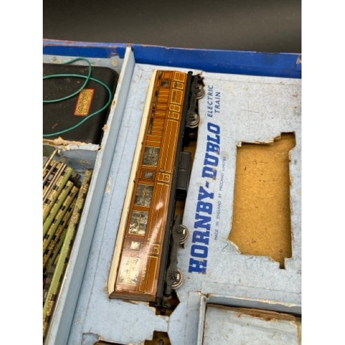 131 - Hornby Dublo EDP1 Passenger Train 