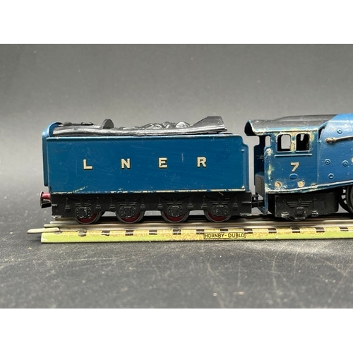 131 - Hornby Dublo EDP1 Passenger Train 