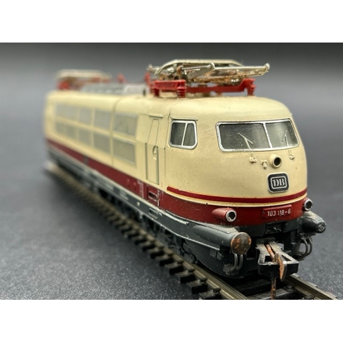 150 - Fleischmann 4375 Class BR 103 118-6 of the DB HO gauge - Tested Runner
(400g)
Slow Runner
Signs of c... 