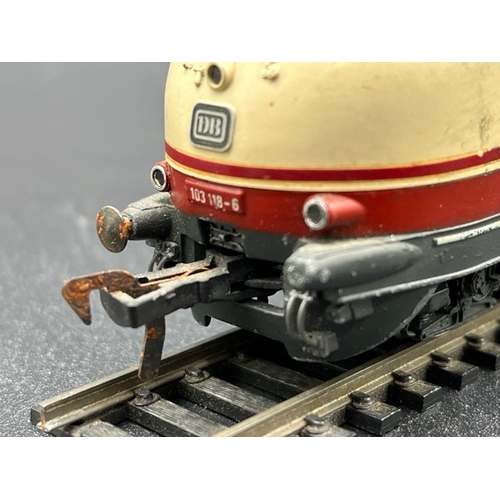 150 - Fleischmann 4375 Class BR 103 118-6 of the DB HO gauge - Tested Runner
(400g)
Slow Runner
Signs of c... 