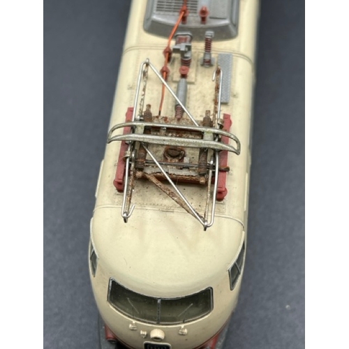 150 - Fleischmann 4375 Class BR 103 118-6 of the DB HO gauge - Tested Runner
(400g)
Slow Runner
Signs of c... 