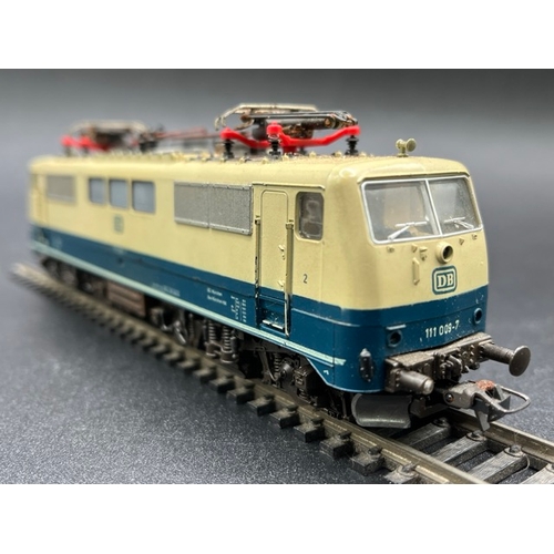 151 - Roco 4133 BR 111 009-7 of the DB in blue & cream HO gauge - Tested Runner
(400g)