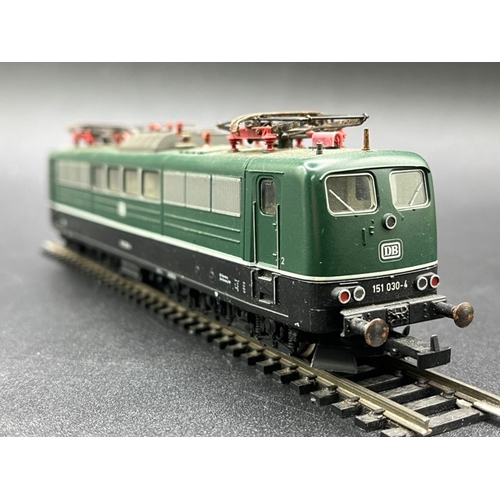 152 - Fleischmann 4380 DB 151 030-4 Green HO gauge - Tested Runner
(400g)
Poor Runner
Corrosion to pantogr... 