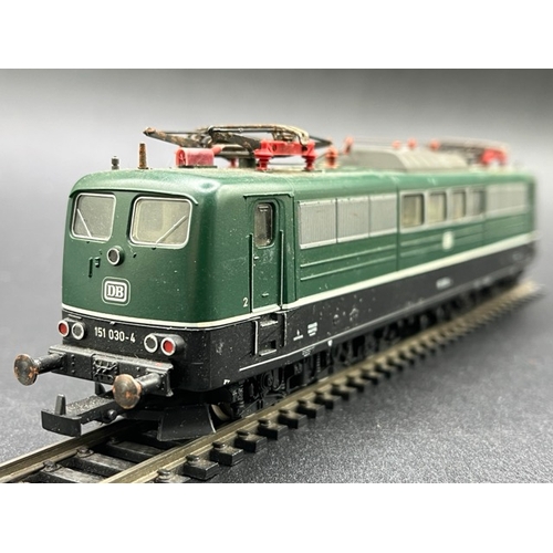 152 - Fleischmann 4380 DB 151 030-4 Green HO gauge - Tested Runner
(400g)
Poor Runner
Corrosion to pantogr... 
