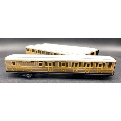 138 - 4 Hornby LNER teak coaches
(500g)
