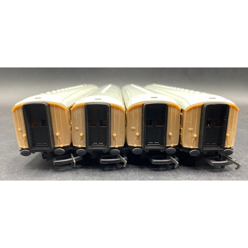 138 - 4 Hornby LNER teak coaches
(500g)