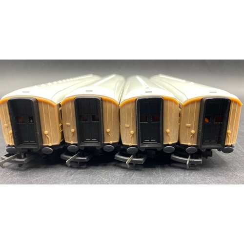 138 - 4 Hornby LNER teak coaches
(500g)