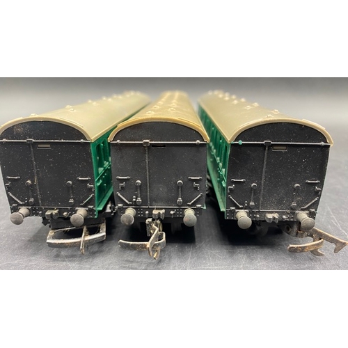 125 - A Southern Region DMU - Tested Runner
(450g)
Tri-ang R156-R225 Class 4-SUB 2-Car EMU S1052S & S1057S... 