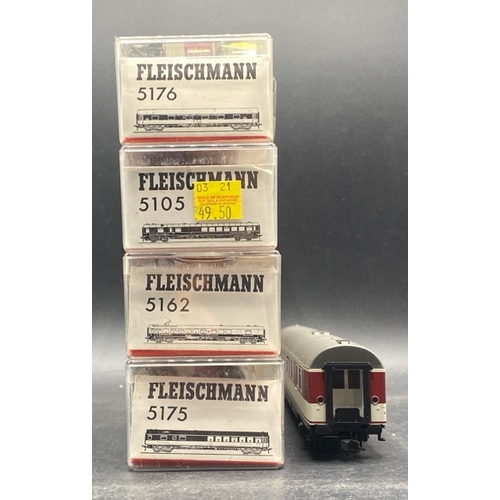 144 - 9 HO Fleischmann City Bahn Cars (4) and Speisewagen Cars (5)
(2350g)