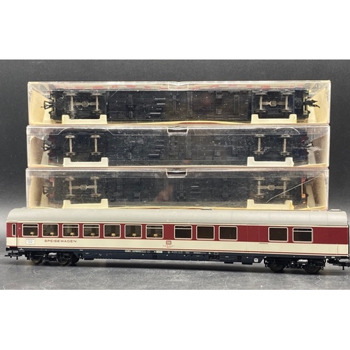 144 - 9 HO Fleischmann City Bahn Cars (4) and Speisewagen Cars (5)
(2350g)