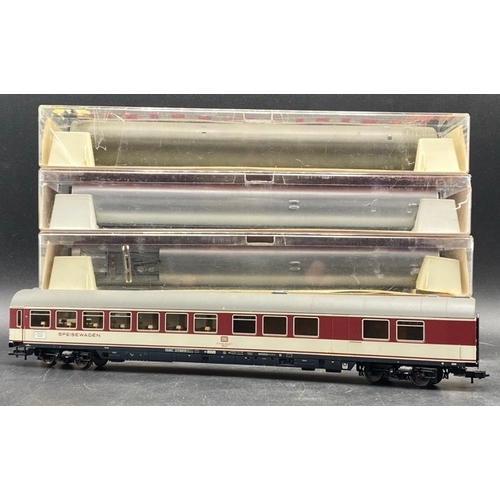 144 - 9 HO Fleischmann City Bahn Cars (4) and Speisewagen Cars (5)
(2350g)