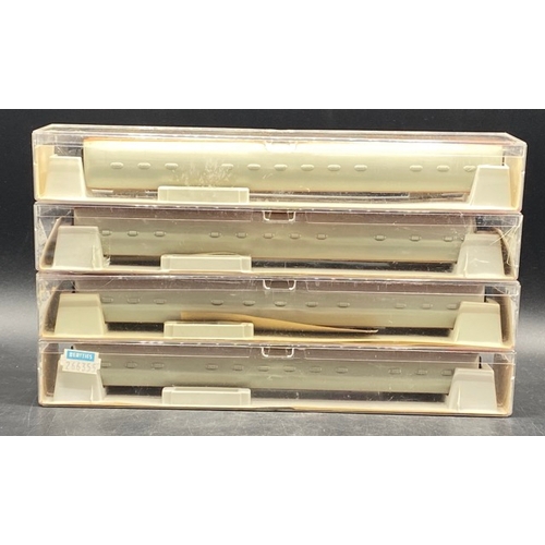 144 - 9 HO Fleischmann City Bahn Cars (4) and Speisewagen Cars (5)
(2350g)