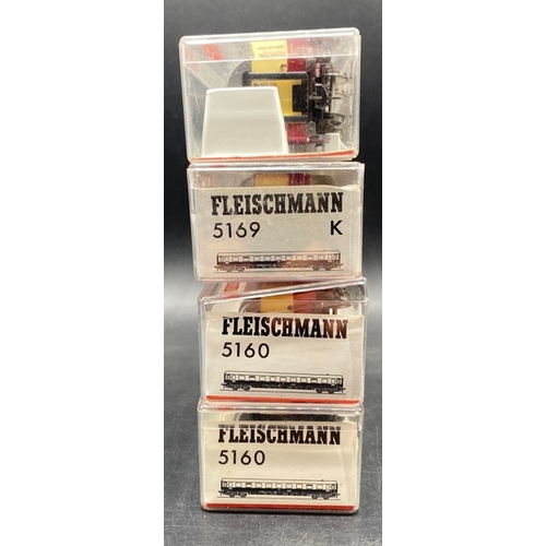 139 - 9 HO Fleischmann Cars in cases
(2400g)