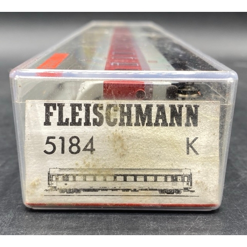 139 - 9 HO Fleischmann Cars in cases
(2400g)