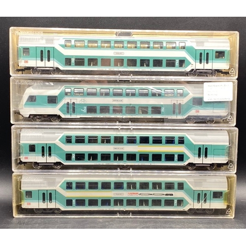 145 - 9 HO Fleischmann cars in cases
(2400g)
5 dark green livery cars
4 DB double decker white/green liver... 