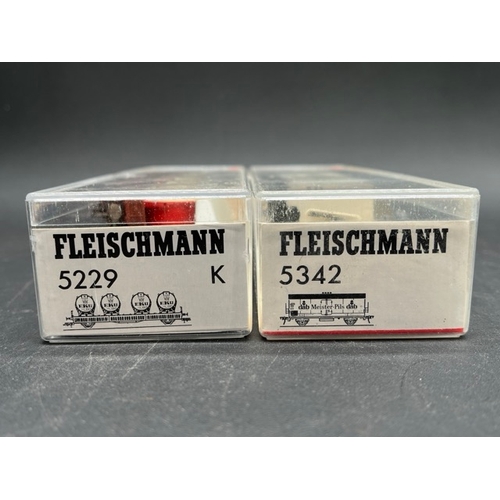 147 - 27 HO Fleischmann European wagons, vans and tankers each in a box or case 'Ready to Roll'
(3200g)