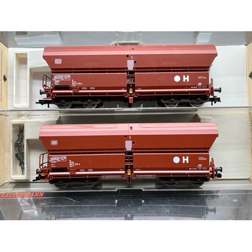 147 - 27 HO Fleischmann European wagons, vans and tankers each in a box or case 'Ready to Roll'
(3200g)