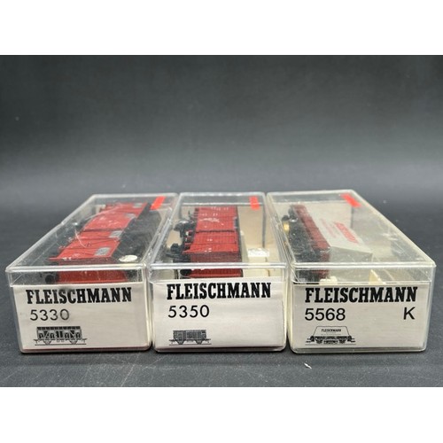 147 - 27 HO Fleischmann European wagons, vans and tankers each in a box or case 'Ready to Roll'
(3200g)