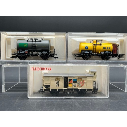 147 - 27 HO Fleischmann European wagons, vans and tankers each in a box or case 'Ready to Roll'
(3200g)