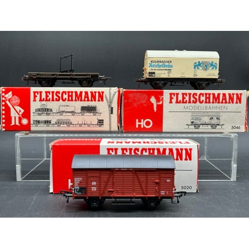 147 - 27 HO Fleischmann European wagons, vans and tankers each in a box or case 'Ready to Roll'
(3200g)