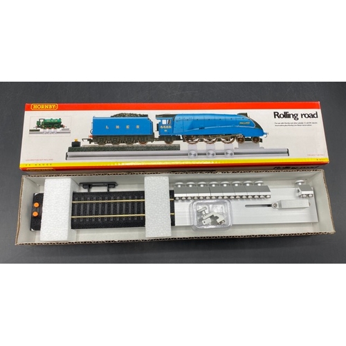 172 - Hornby R8211 Rolling road for all types of steam locomotive As New
(500g)