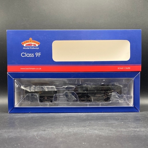 27 - Bachmann Branchline 32-859 Class 9F Standard 2-10-0 92233 BR black with late crest - weathered - as ... 