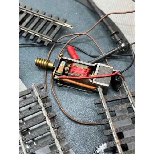 195 - Hornby R410 Operating Turntable set
(1000g)
Previously used, contents as shown
Track tarnished 
Appe... 