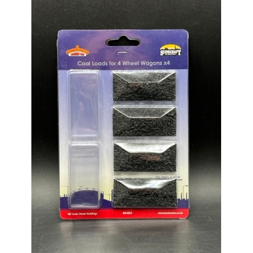 162 - 27 Bachmann Scenecraft Coal and Ballast Loads for 4-wheel wagons - as New
(2600g)
Bachmann 44-552 Ba... 