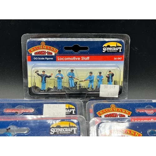 165 - Twenty Bachmann Scenecraft OO scale figure packs and four Shillingstone Wickham trolley huts
(1100g)... 