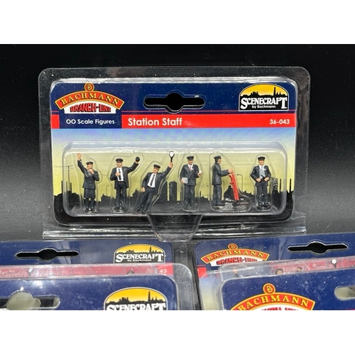 165 - Twenty Bachmann Scenecraft OO scale figure packs and four Shillingstone Wickham trolley huts
(1100g)... 