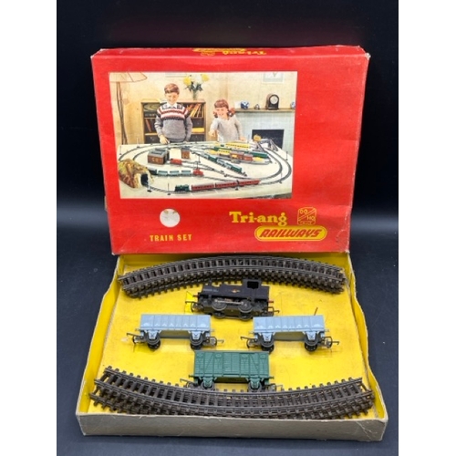 127 - Two Triang Train sets Nos. RS24 and RS42
(2000g)
Locomotives included 
Blue pug 0-4-0 #6 Tested Runn... 