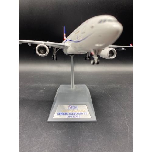 137 - Inflight 200 Airbus A330 MRTT IFKC2VOYAGERUK (scale 1:200)
(1200g)
Models have been previously displ... 