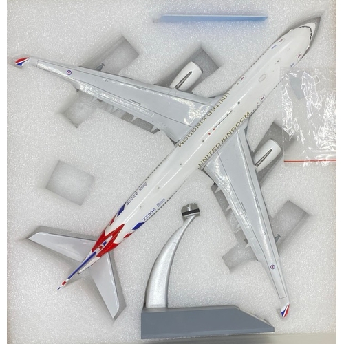 137 - Inflight 200 Airbus A330 MRTT IFKC2VOYAGERUK (scale 1:200)
(1200g)
Models have been previously displ... 