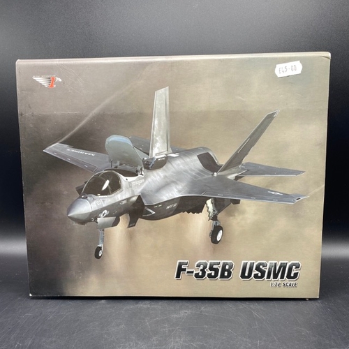 135 - Air Force 1 Models Company Ltd (scale 1:72)
(800g)
F-35B USMC
Model has been previously displayed sh... 