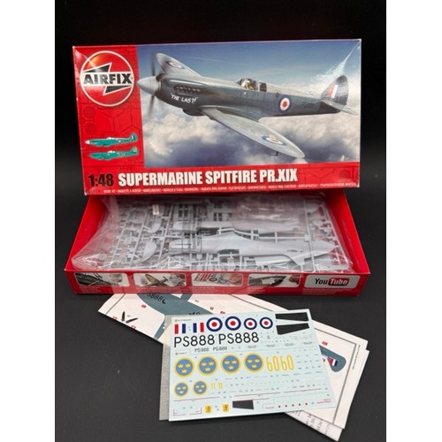 200 - 19 1:48 Scale Military Aviation Plastic Model Kits. (5500g). (19). 
All appear as complete, 1 howeve... 
