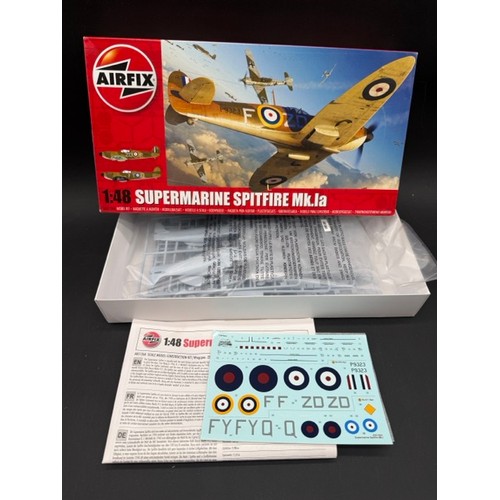 200 - 19 1:48 Scale Military Aviation Plastic Model Kits. (5500g). (19). 
All appear as complete, 1 howeve... 