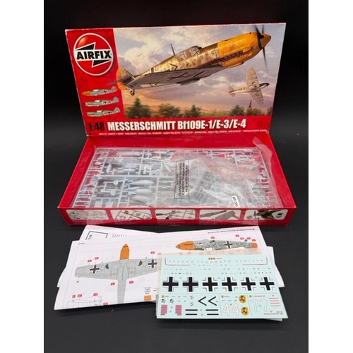 200 - 19 1:48 Scale Military Aviation Plastic Model Kits. (5500g). (19). 
All appear as complete, 1 howeve... 