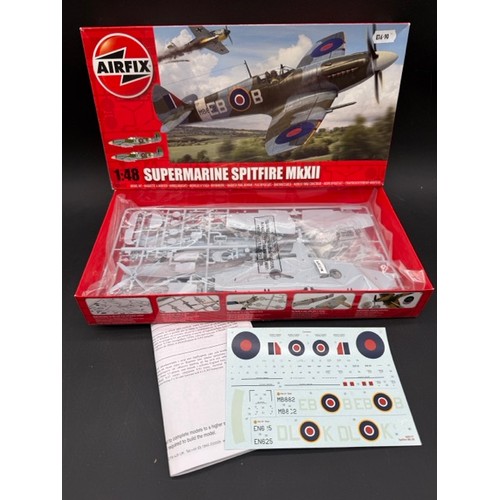 200 - 19 1:48 Scale Military Aviation Plastic Model Kits. (5500g). (19). 
All appear as complete, 1 howeve... 