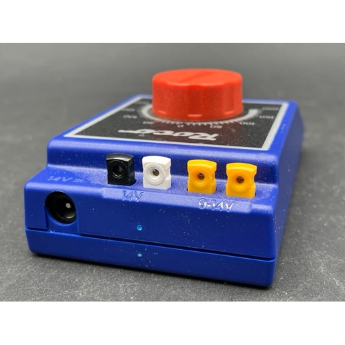 375 - Three OO/HO/N gauge controllers
(5000g)
Gaugemaster Model Q Four track controller - appears unused. ... 