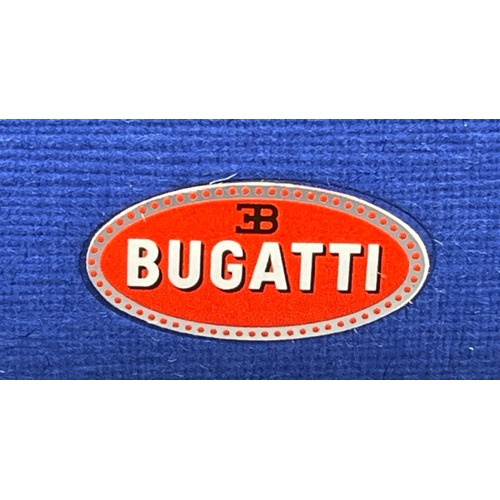 19 - 3 AUTOart Bugatti 1:43 models in boxes 
(700g)
50904 Bugatti EB 16.4 Veyron Showcar (Black/Yellow)
5... 