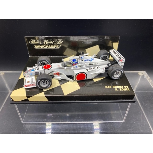 7 - 6 Paul’s Model Art MINICHAMPS racing cars (1:43 scale) (700g)
Includes:
Tyrrell Ford 012 - M. Brundl... 