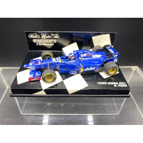 15 - 6 Paul’s Model Art MINICHAMPS racing cars (1:43 scale) (700g)
Includes:
Ligier Honda JS41 - O.Panis ... 