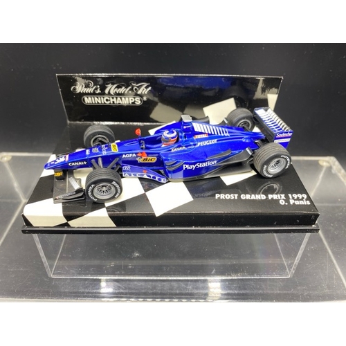 15 - 6 Paul’s Model Art MINICHAMPS racing cars (1:43 scale) (700g)
Includes:
Ligier Honda JS41 - O.Panis ... 