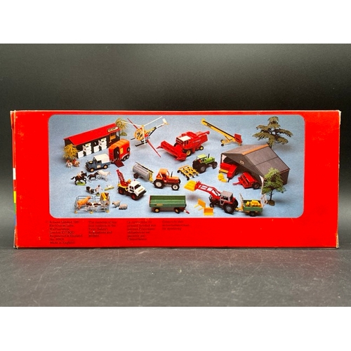 11 - Britains 1:32 Farm Model issue No. 9534 Round Bale Wagon Krone Benac RBR 3000
Shows signs of previou... 