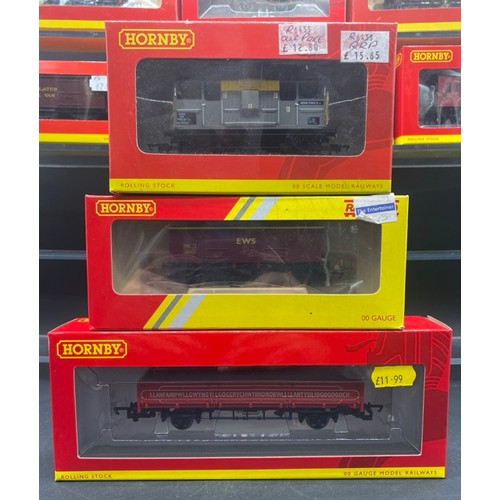 201 - 20 OO Hornby Boxed Rolling stock appearing New in Box
(2500g)
Includes: 
Hornby R6780 4-wheel wagon ... 