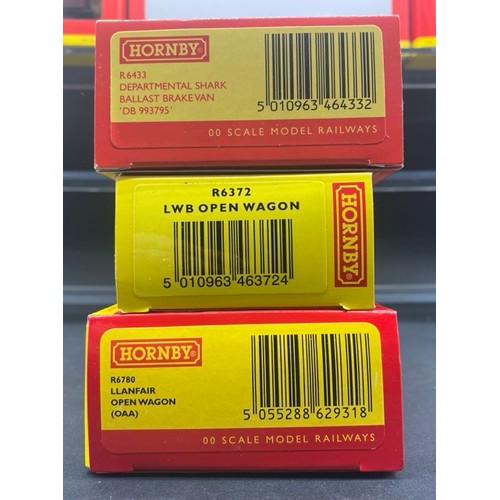 201 - 20 OO Hornby Boxed Rolling stock appearing New in Box
(2500g)
Includes: 
Hornby R6780 4-wheel wagon ... 