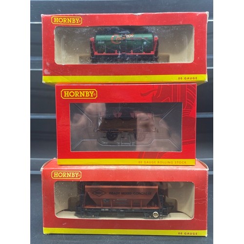 201 - 20 OO Hornby Boxed Rolling stock appearing New in Box
(2500g)
Includes: 
Hornby R6780 4-wheel wagon ... 