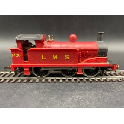 238 - All four Tested 2-Rail Runners - Three Wrenn and Dublo 4468 Sir Nigel Gresley 
(2200g)
Wrenn W2204 0... 